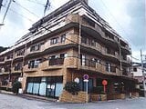 神奈川県足柄下郡湯河原町の競売物件 543万円 マンション 61m²