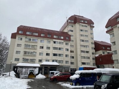 新潟県南魚沼郡湯沢町 越後湯沢駅7分 マンション「トーコー湯沢」19万円の官公庁公売物件 #1